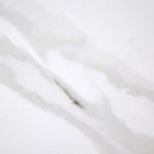 Piedra blanca del cuarzo de Calacatta del modelo del copo de nieve con la encimera de la cocina